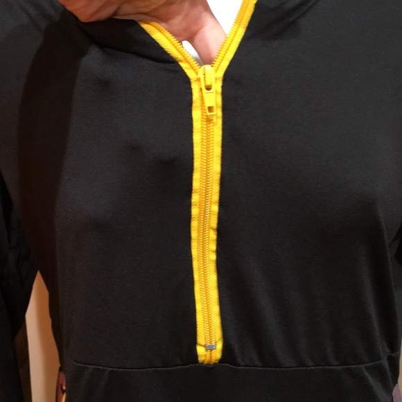 Low cut Dress - Picture 2 of 8